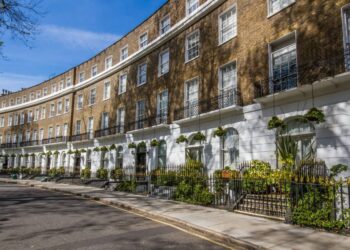 According to Knight Frank: Middle Eastern buyers are heading back to UK property market