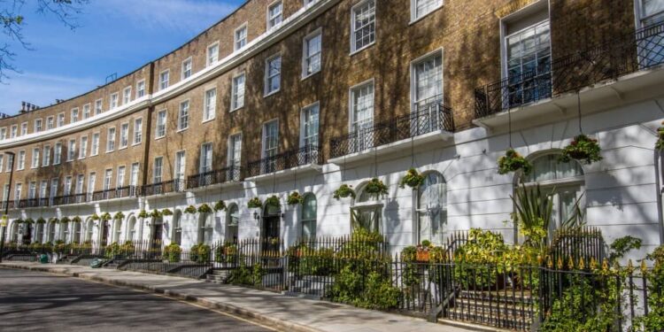 According to Knight Frank: Middle Eastern buyers are heading back to UK property market