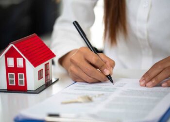 Would people in Dubai be able to move out if they found a cheaper house while their lease was still active?