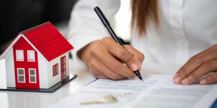 Would people in Dubai be able to move out if they found a cheaper house while their lease was still active?