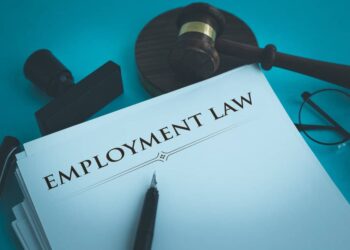 How does the new UAE law affect employers and employees?