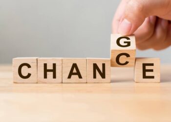What happens when one changes jobs under the UAE Unemployment Insurance Scheme?