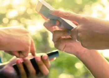 Do you have a problem with your landline or mobile phone connection in the UAE? Here's how you can raise a complaint