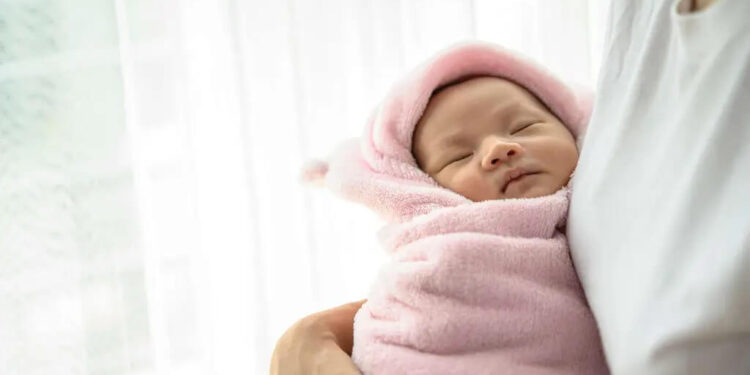 The costs, process, and delivery time of a newborn's UAE residence visa (2024)