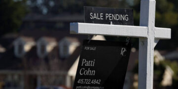 In November, US pending home sales reached a 21-month high